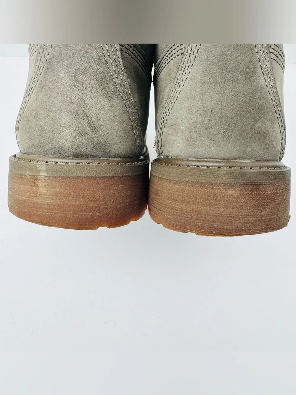 Timberland Kid's Waterproof Boots. Non marking sole. Lace-up design. Size 4.5.